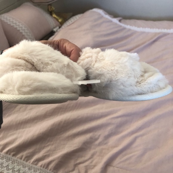 Cat & Jack Fuzzy Criss-Cross Slippers - Picture 5 of 5